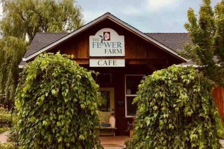 Country Charmer Single Story Cottage Pet Friendly Loomis Exterior photo